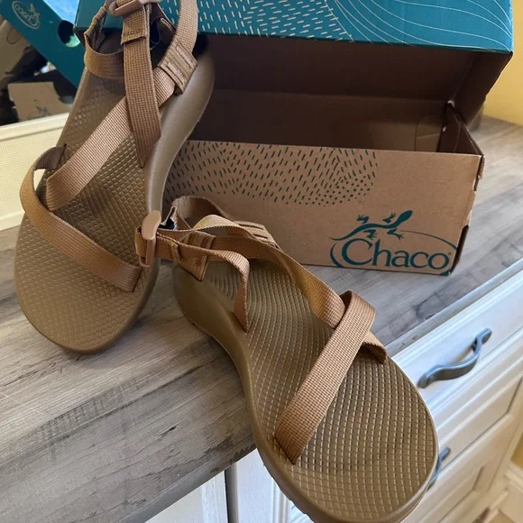 Chaco Women's Z1 Classic Bone Brown Sandals - Picture 1 of 5